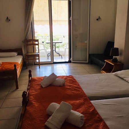 Araliki Apartments & Studios Loutra Aidhipsou Rum bild