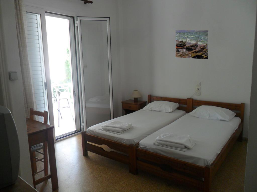 Araliki Apartments & Studios Loutra Aidhipsou Rum bild