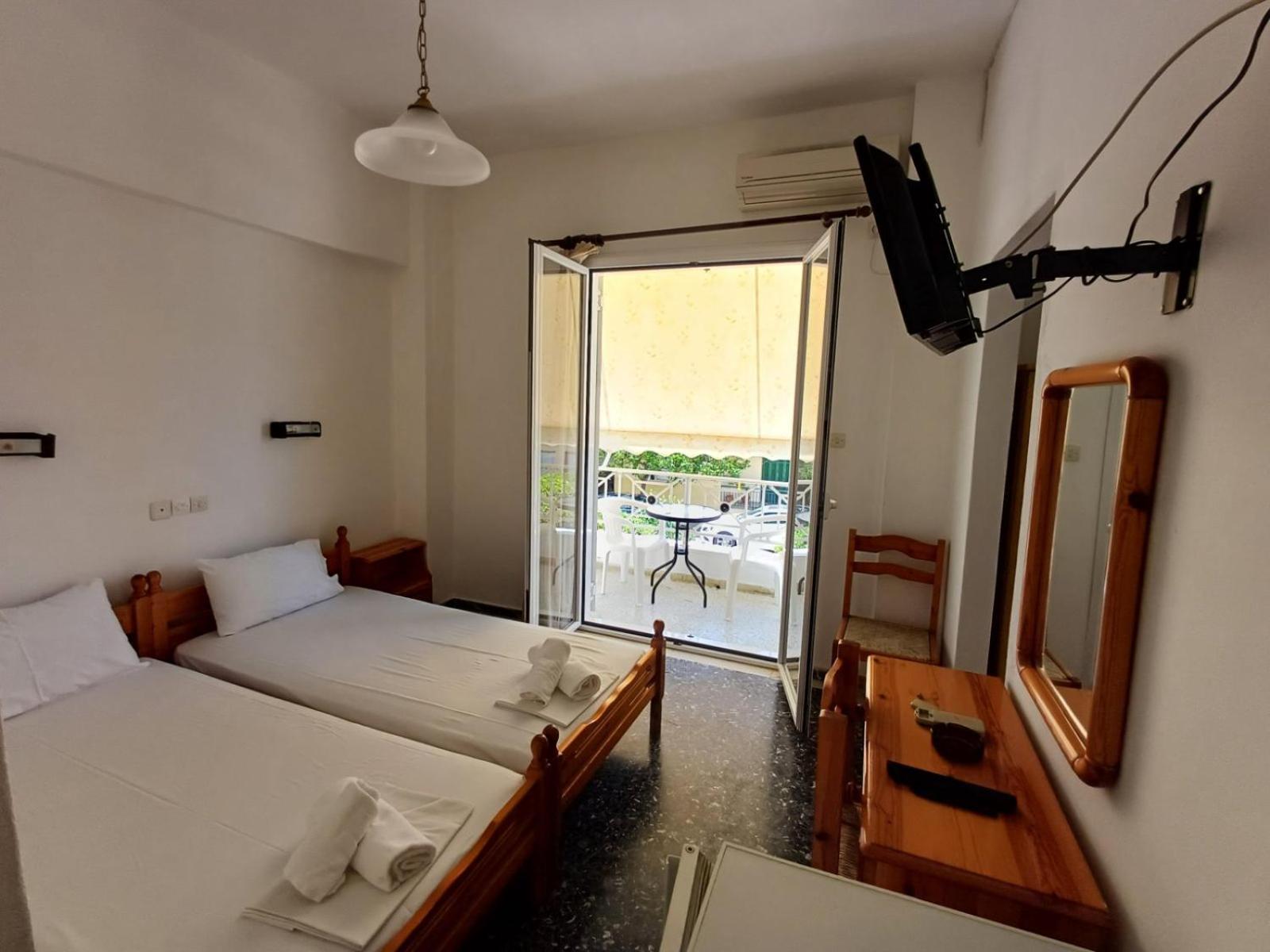 Araliki Apartments & Studios Loutra Aidhipsou Exteriör bild